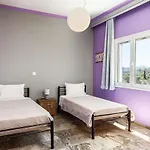 Anastasia With Private Pool & Outdoor Tub Daire