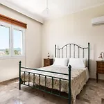 Anastasia With Private Pool & Outdoor Tub Daire *