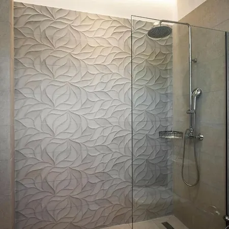 Anastasia With Private Pool & Outdoor Tub