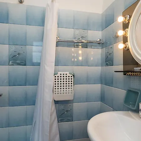 Anastasia With Private Pool & Outdoor Tub דירה