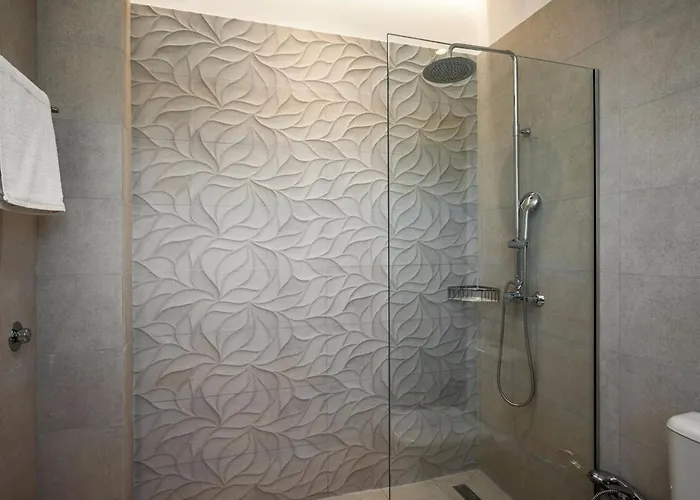 Anastasia With Private Pool & Outdoor Tub