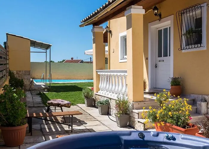 Lejlighed Anastasia With Private Pool & Outdoor Tub *