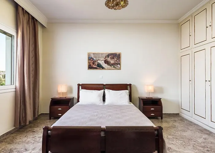 Anastasia With Private Pool & Outdoor Tub