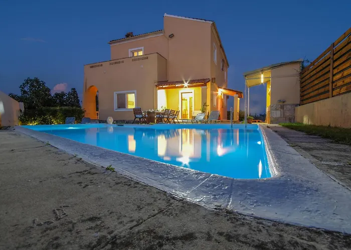 Anastasia With Private Pool & Outdoor Tub Lejlighed
