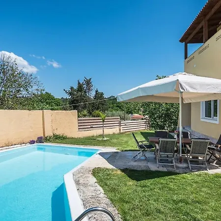 Anastasia With Private Pool & Outdoor Tub Lejlighed